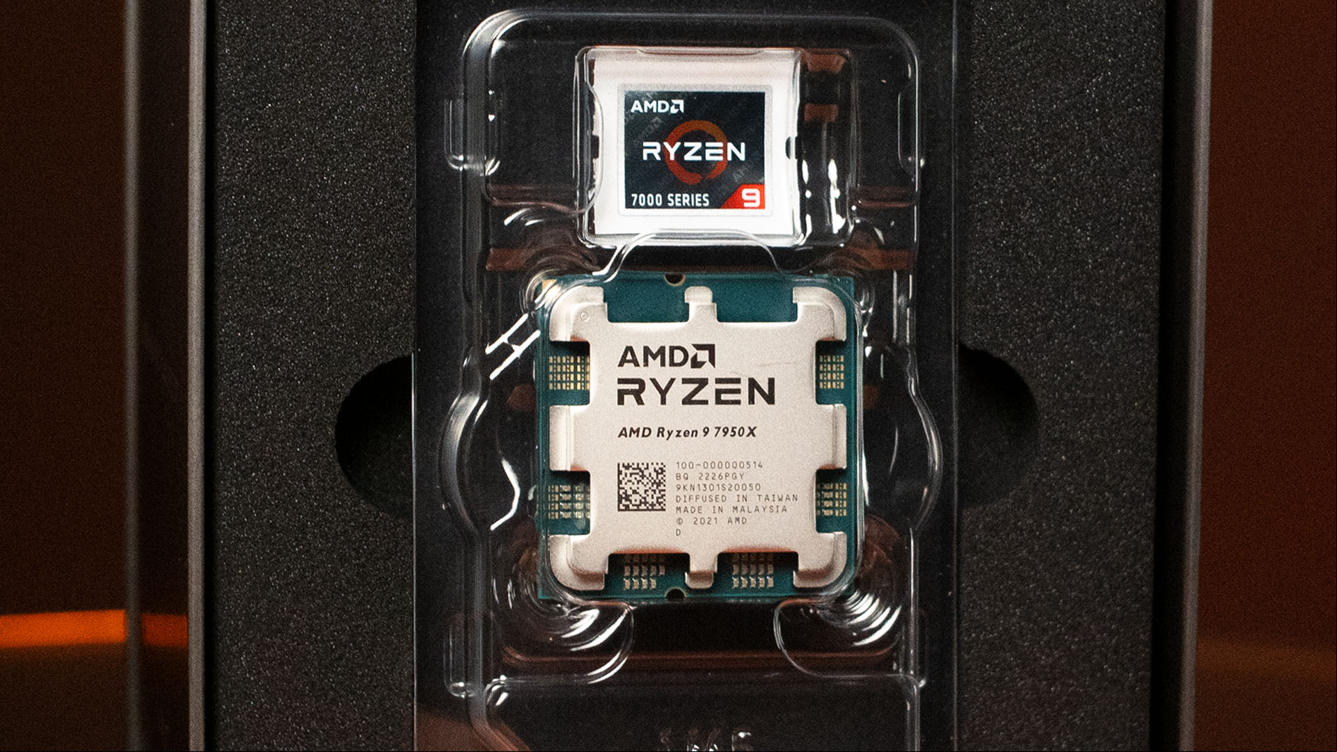 AMD Ryzen 9 7950X review: U installed in box