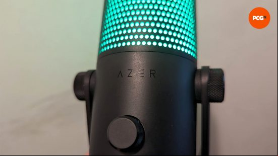 razer seiren v3 chroma review 03 front dial
