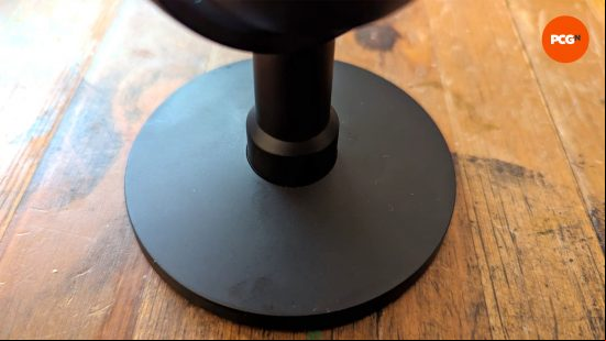 razer seiren v3 chroma review 04 stand
