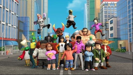 A wide range of characters of differing designs in Roblox, one of the best games like Minecraft.