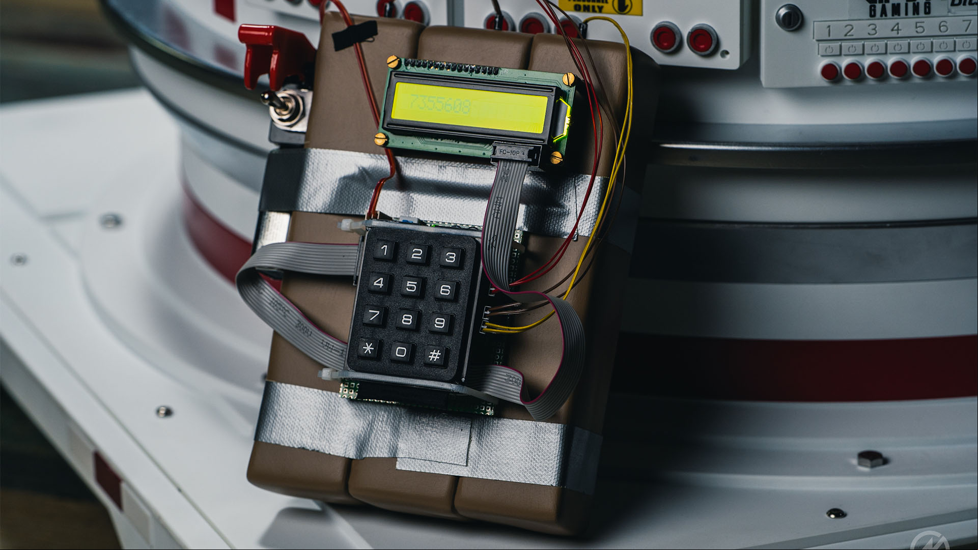 Atomic Nuke CS2 gaming PC build: Closeup of wireless remote control pad