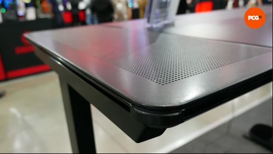 thunderx3 lab-x gaming desk 05