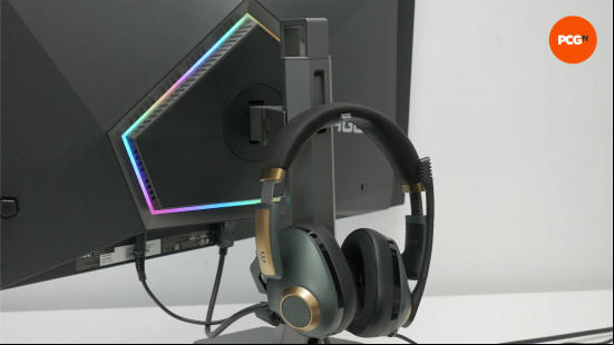 aoc agon pro ag276qzd review 04 rear rgb and headphone hanger
