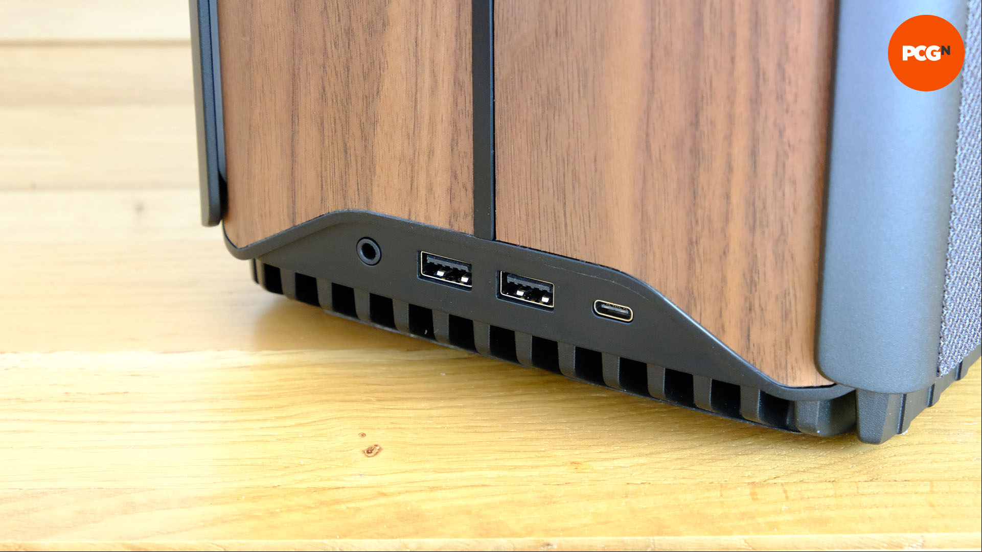 Corsair One i500 review: Front ports