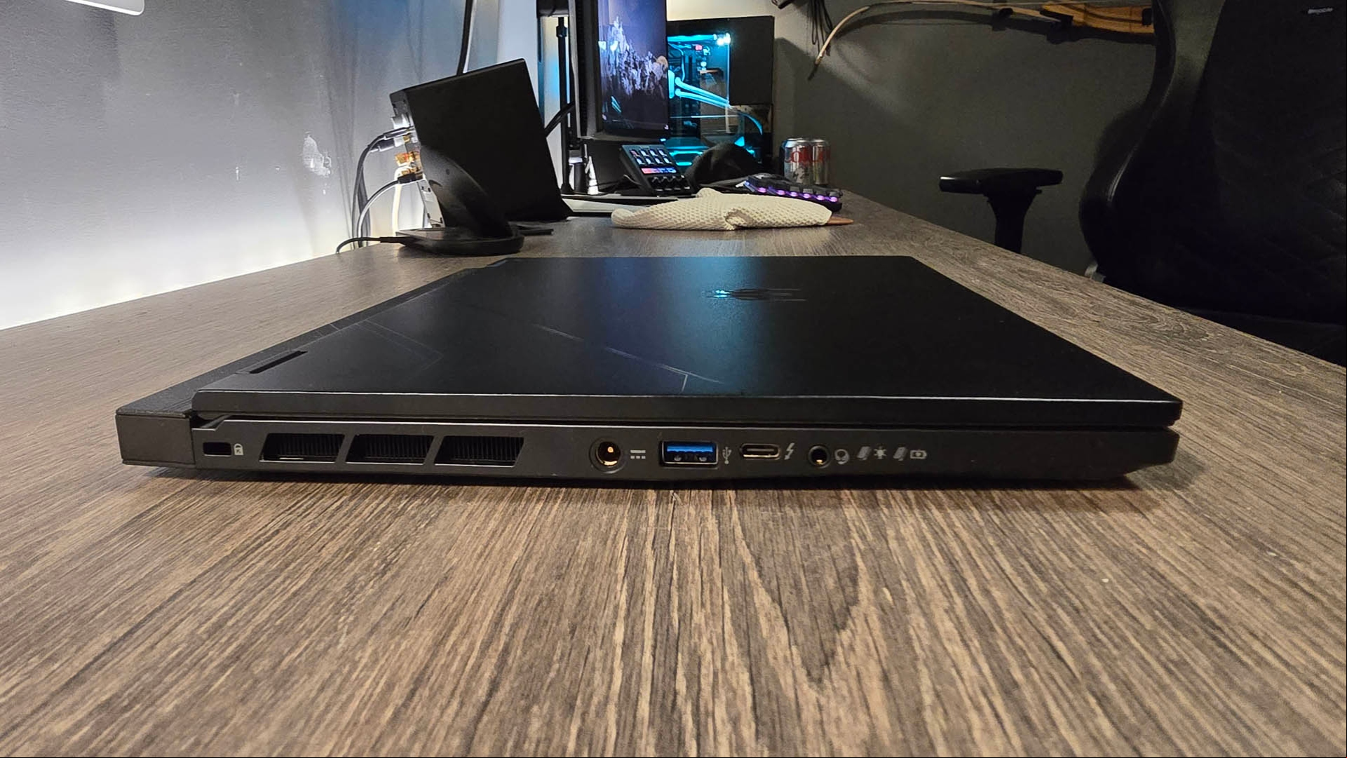 Acer Predator Helios Neo 14 review image showing the closed laptop.