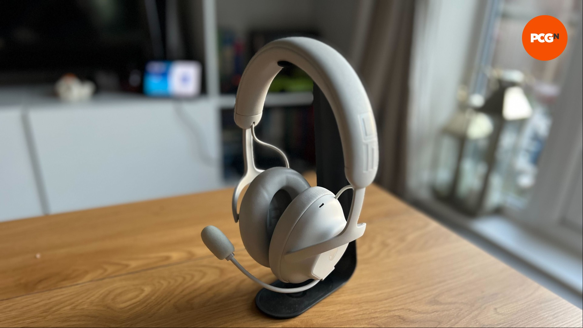 Alienware Pro Wireless hanging