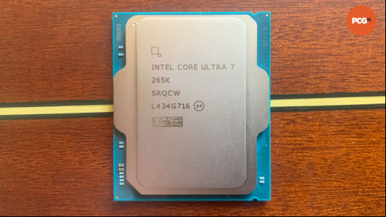 Intel Core Ultra 7 265K review: U on wooden background