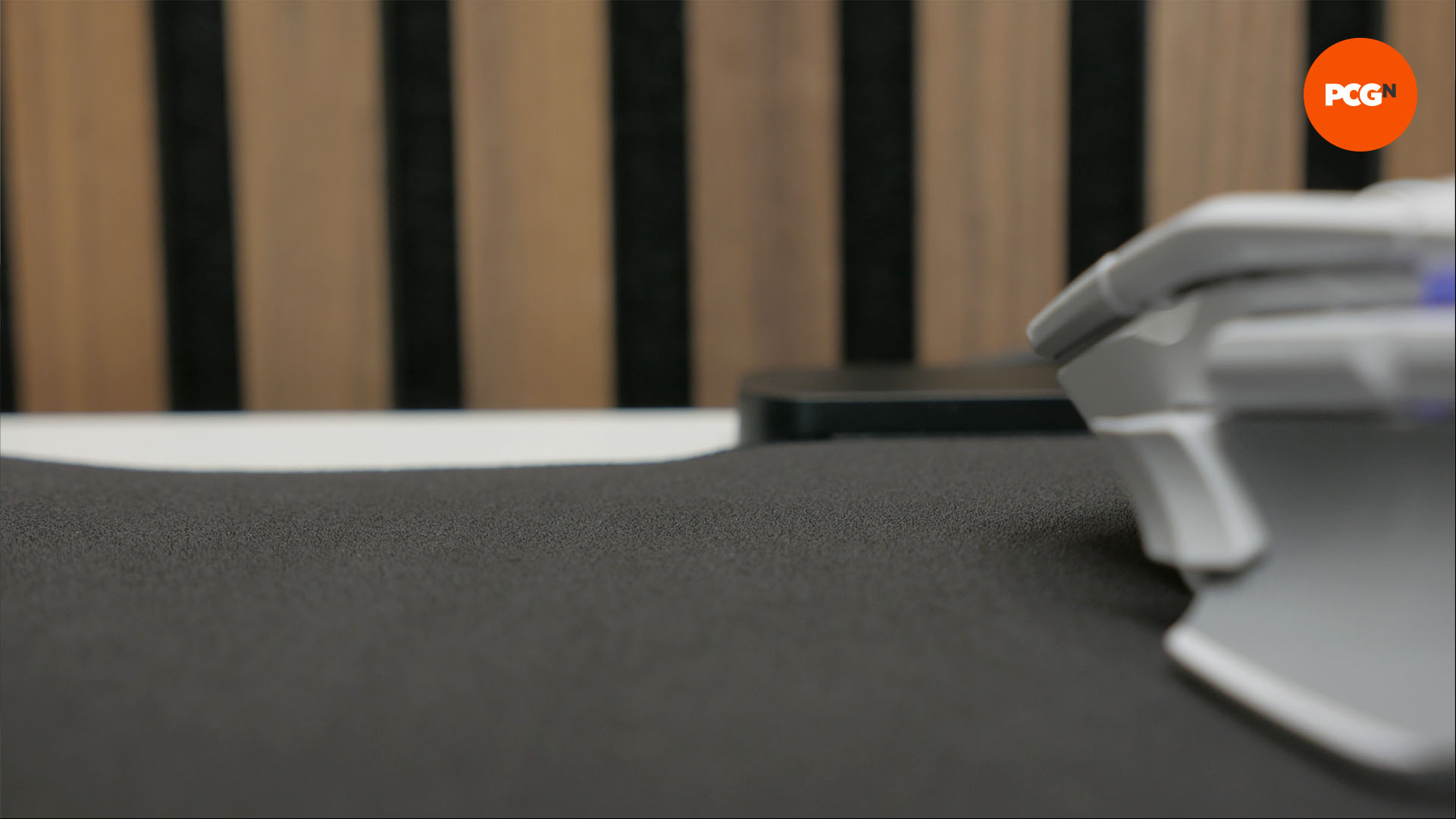 logitech powerplay 2 review 12 deskpad bump